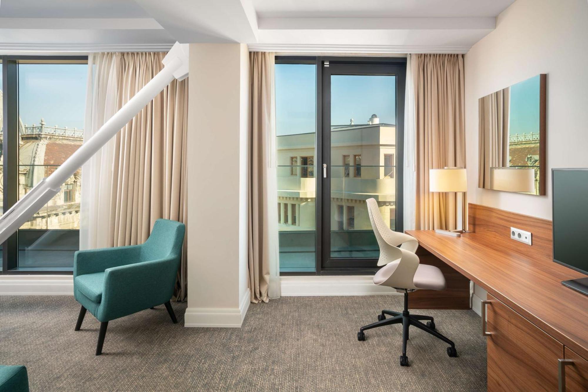 Hilton Garden Old Town 4*
