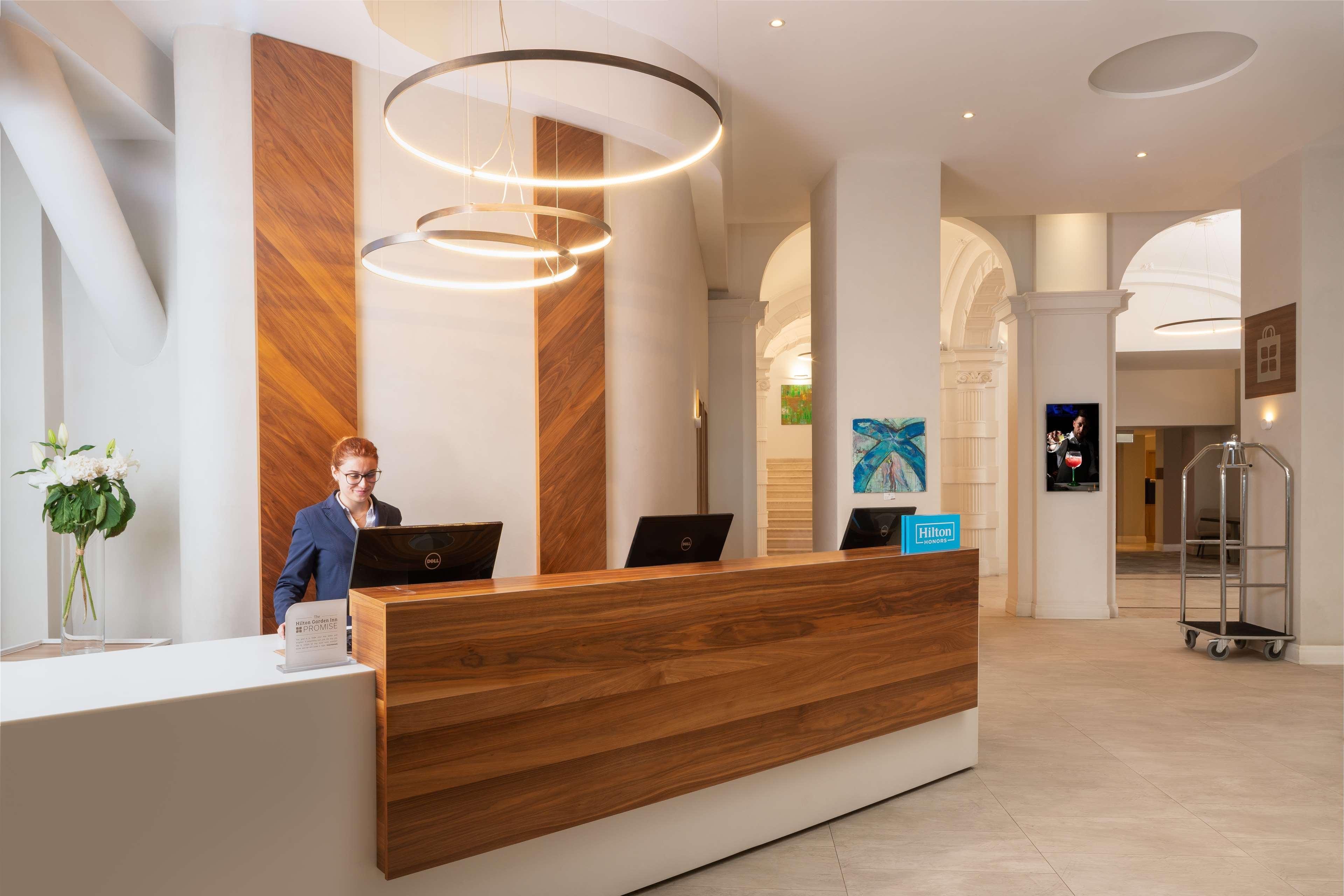 Hilton Garden Old Town 4* Bucureşti