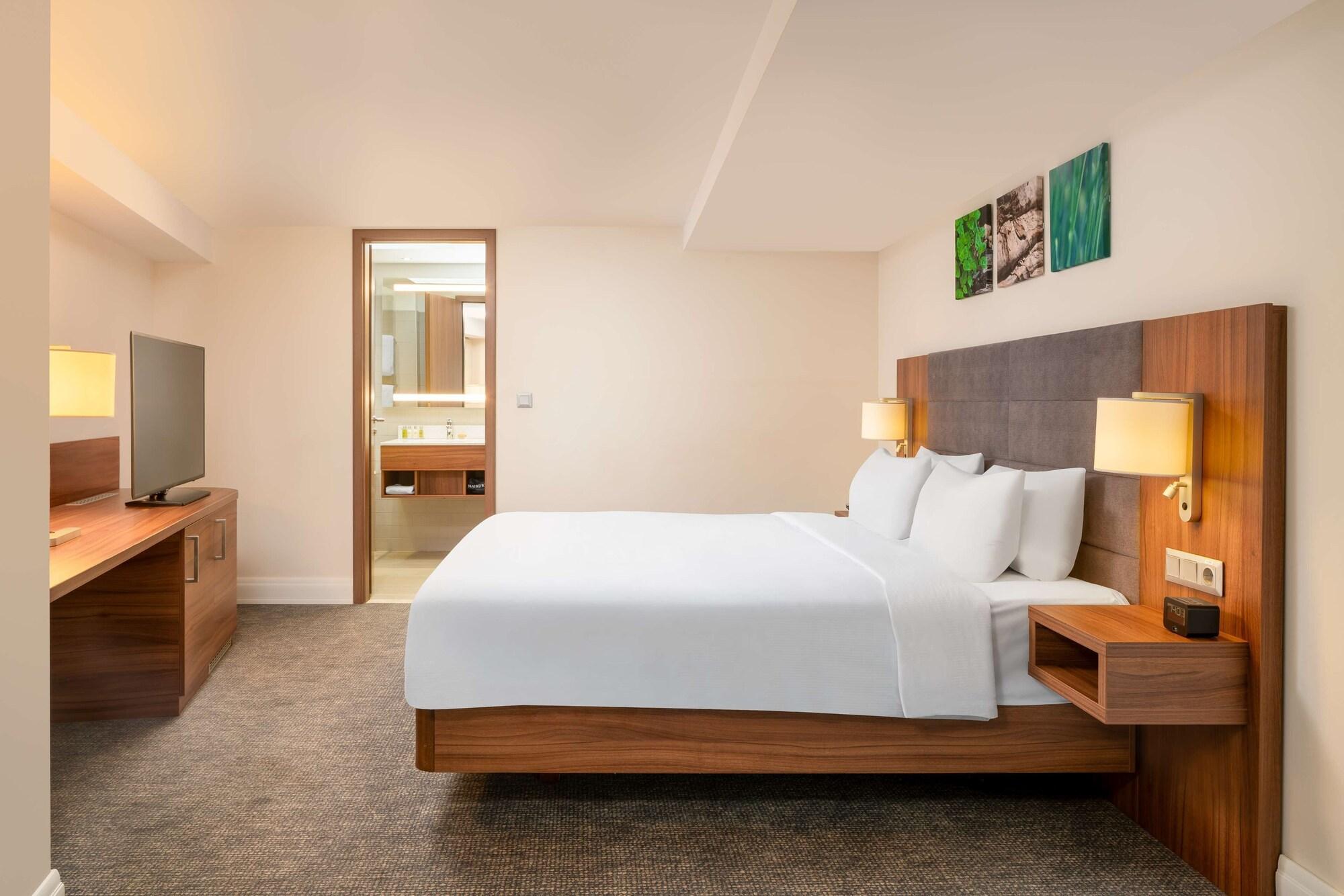 Hilton Garden Old Town 4*