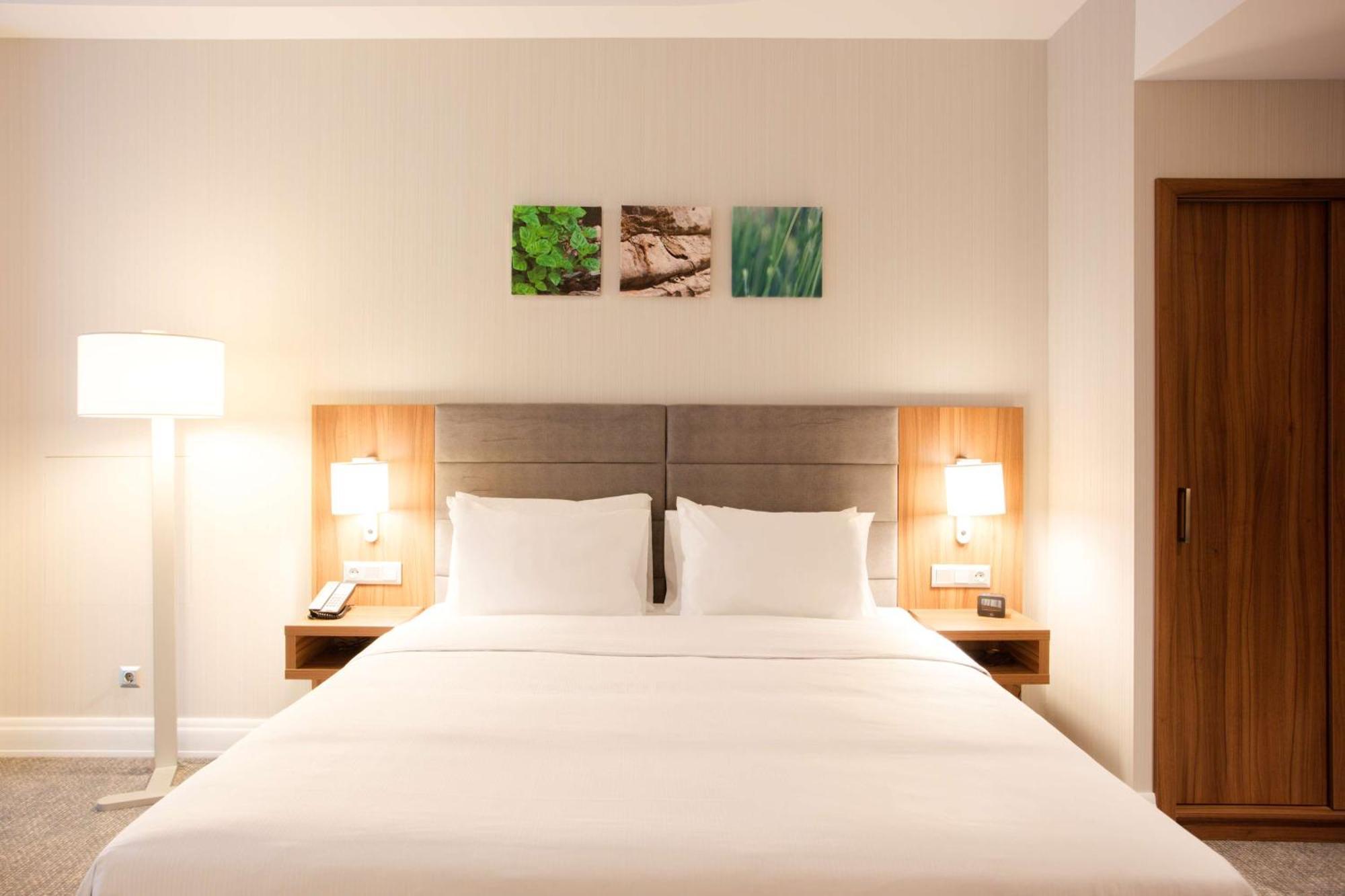 Hilton Garden Old Town Hotel