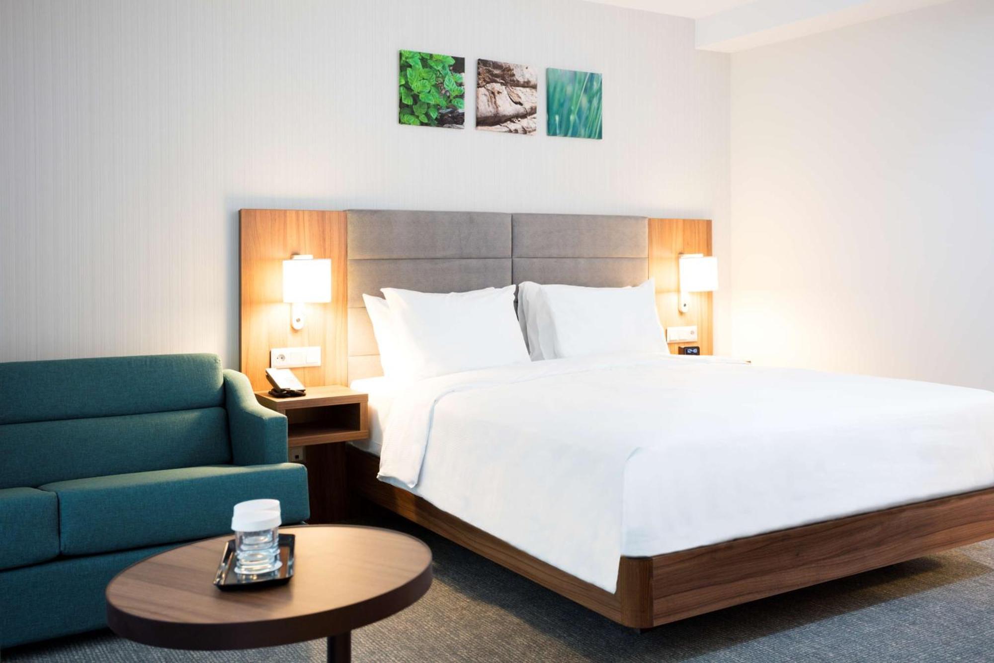 Hilton Garden Old Town Hotel 4*