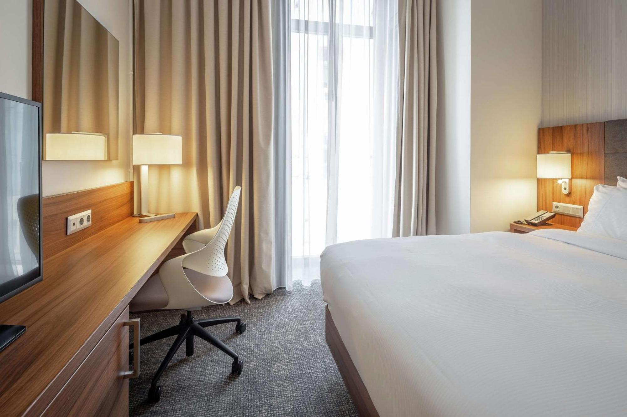 Hilton Garden Old Town Hotel 4*